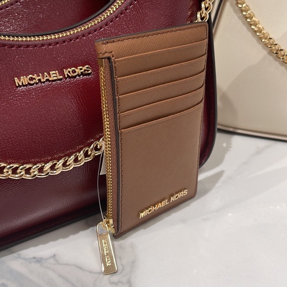 MICHAEL KORS
Jet Set Travel Medium Top Zip Leather Card Case Wallet 
Luggage
NWT - Picture 5 of 16